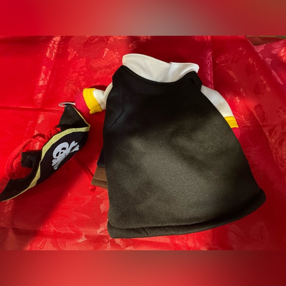 Pirate dog costume. Size xs. Like new condition. Comes with hat - Picture 2 of 4